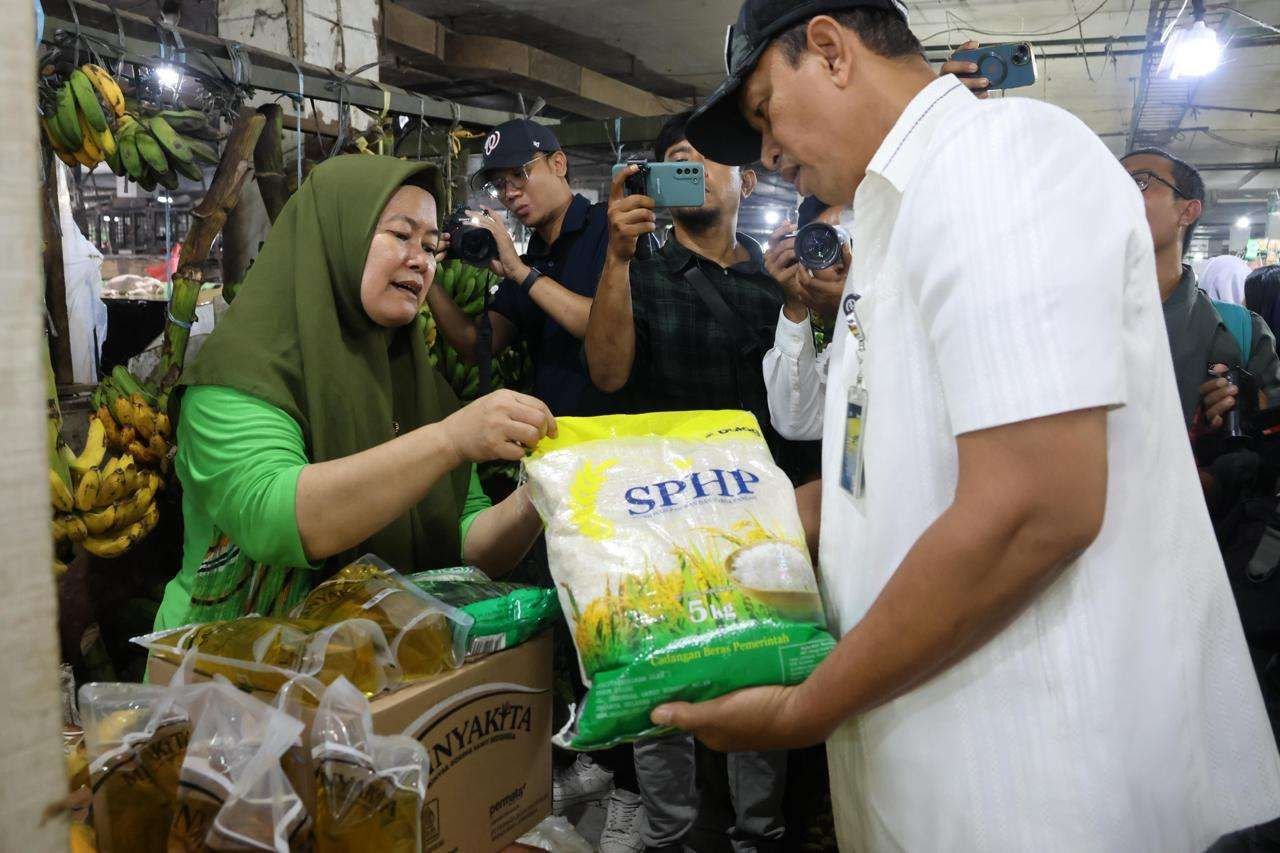 Bulog Tingkatkan Operasi Pasar: Strategi Menjaga Harga dan Stok Aman Bulog Tingkatkan Operasi Pasar: Strategi Menjaga Harga dan Stok Aman