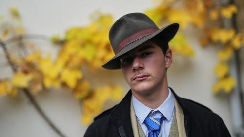 Mengenal Elias Garzon Delvaux, Remaja Fedora di Balik Insiden Louvre