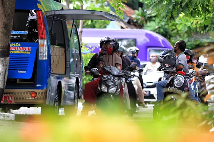 Disdukcapil Bekasi Hadirkan Layanan Drive Thru untuk Urus E-KTP