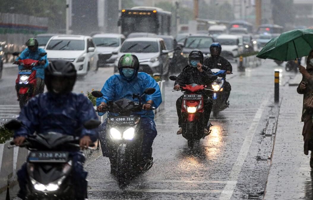 Waspada! BMKG Prediksi Hujan Mengguyur Jakarta Jumat Siang