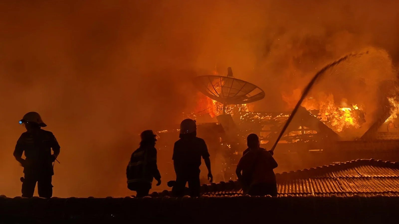 Sejumlah Lokasi di Kota Tangerang Dilanda Kebakaran, Petugas Masih Lakukan Pemadaman