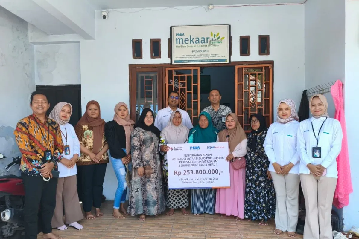 Wujud Nyata Perlindungan, BRINS Salurkan Klaim Asuransi bagi Ratusan Pelaku UMKM di Semeru