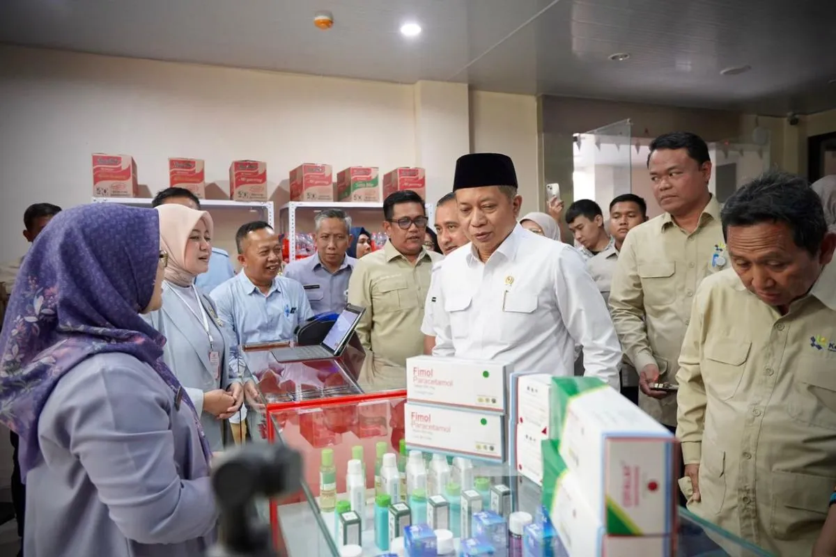 Koperasi Masuk Sektor Kesehatan, Menkop Resmikan Gerai Obat Kopdes Merah Putih
