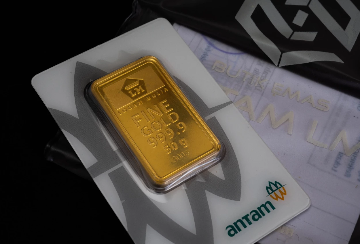 Update Harga Emas Antam Sabtu, Turun Tipis ke Rp2,404 Juta per Gram