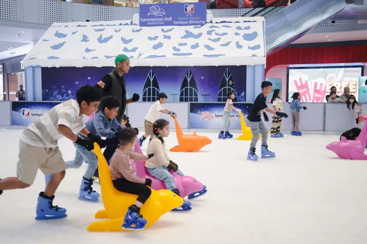Tak Perlu ke Luar Negeri, Warga Nikmati Sensasi Musim Dingin dan Salju di Mal Jakarta