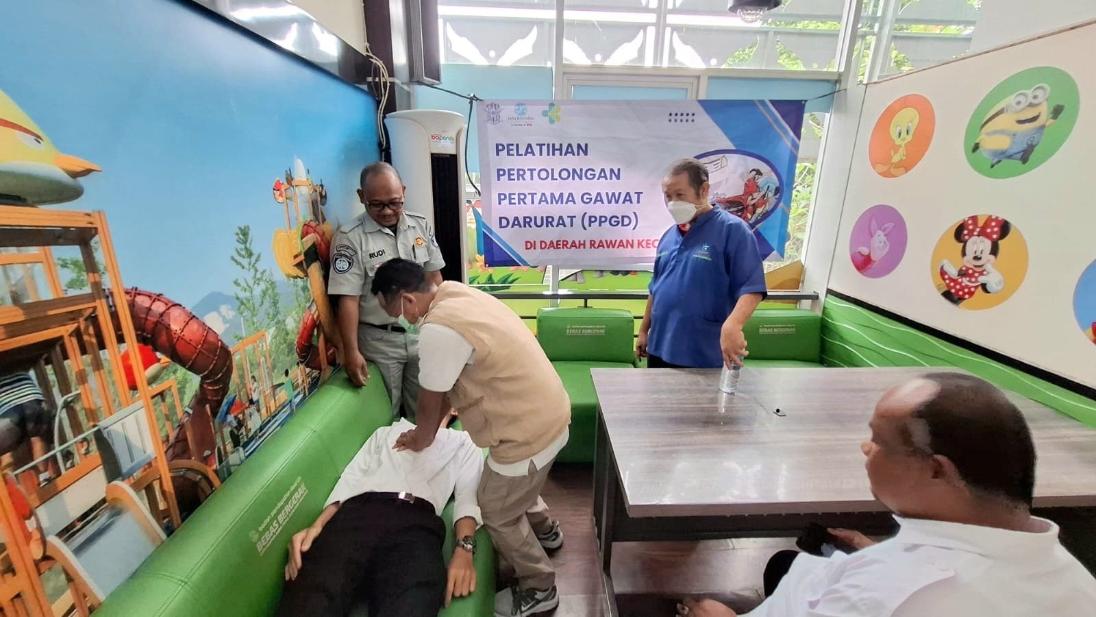 Jasa Raharja Cabang Cirebon Gelar Pelatihan Pertolongan Pertama Gawat Darurat (PPGD) Dan Berikan Layanan Kesehatan Gratis di Samsat Majalengka