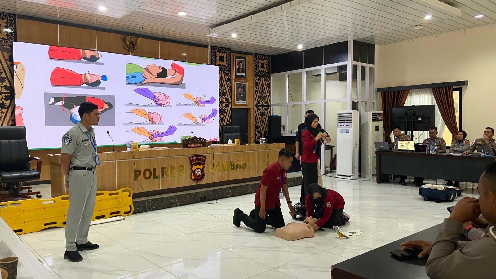 Jasa Raharja Singkawang Laksanakan Kegiatan PPGD di Polres Sambas dalam Meningkatkan Kemapuan Pertolongan Pertama Bagi Korban Kecelakaan
