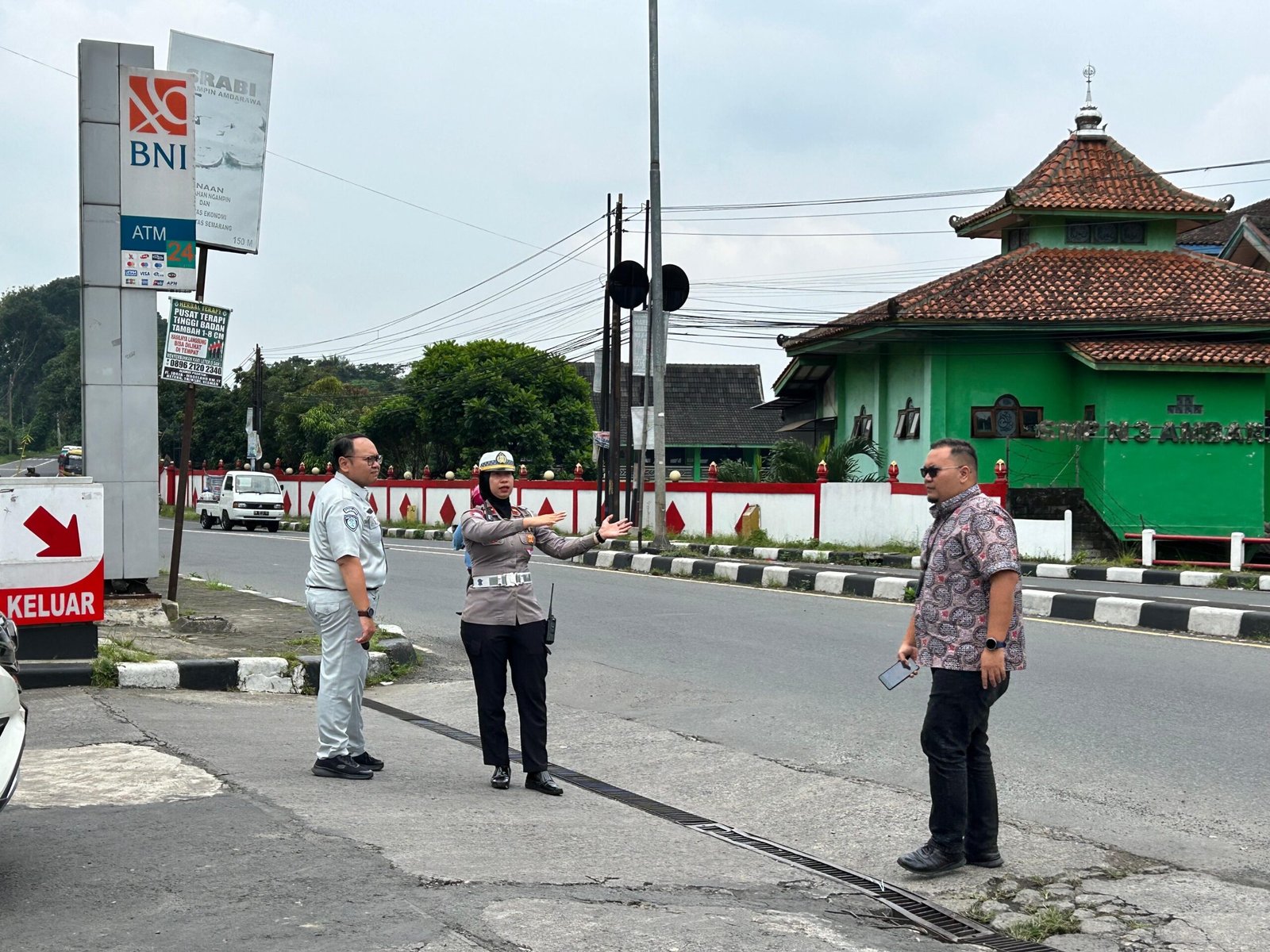 Jasa Raharja Jawa Tengah Bersama Satlantas Polres Semarang Tinjau Titik Blackspot di Ungaran Barat