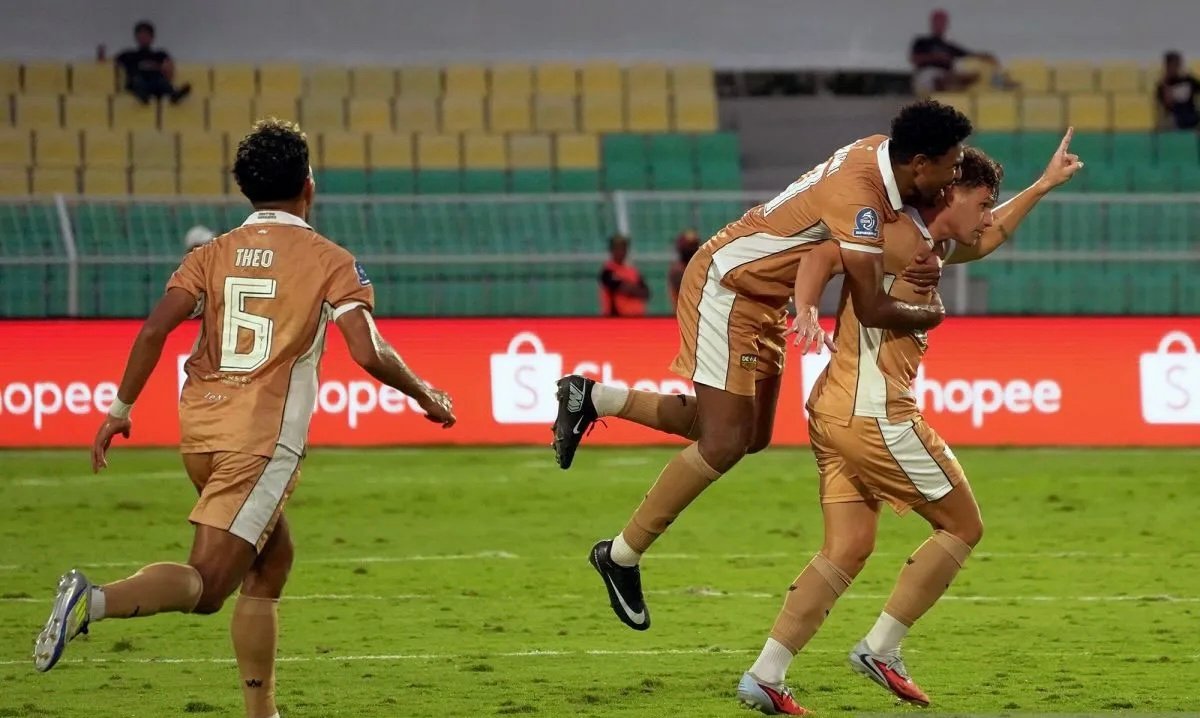 Dewa United Menang di Laga Debut Alexis Lowe