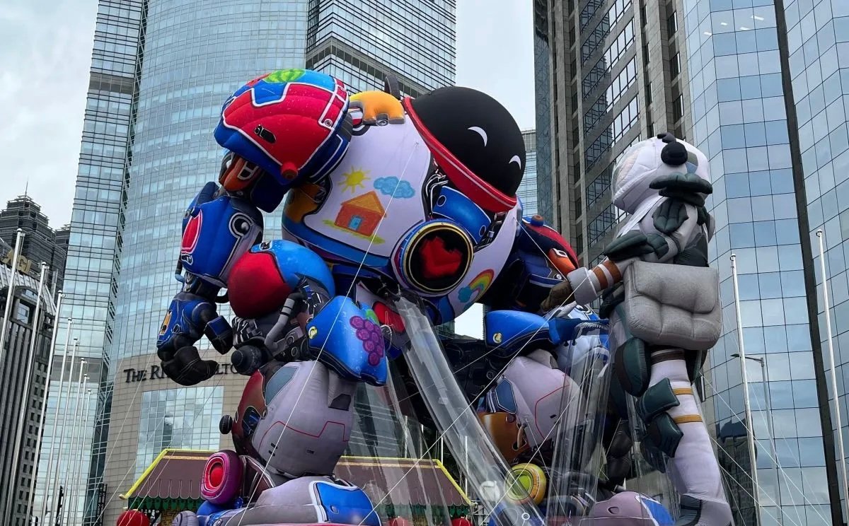 Film Pelangi di Mars Sapa Penggemar dengan Cara Tak Biasa Lewat Balon Raksasa