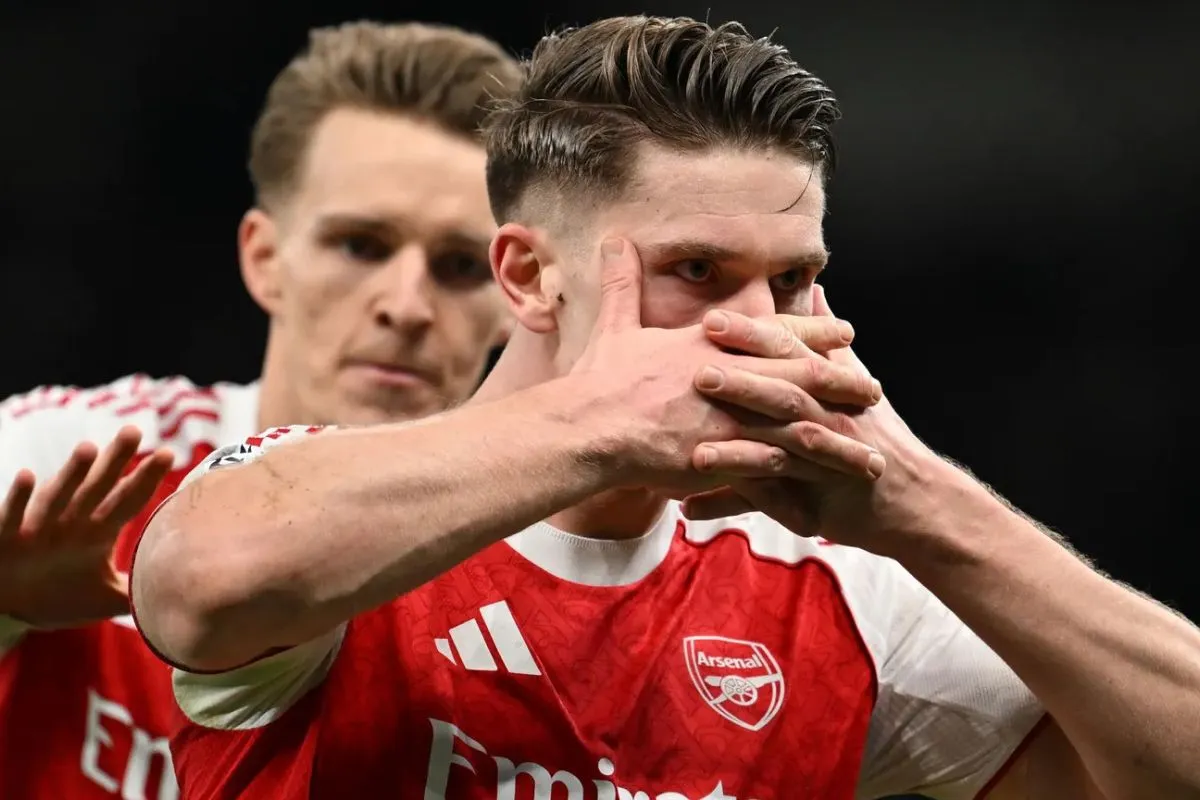 Arsenal Bantai Tottenham 4-1 di Derbi London Utara