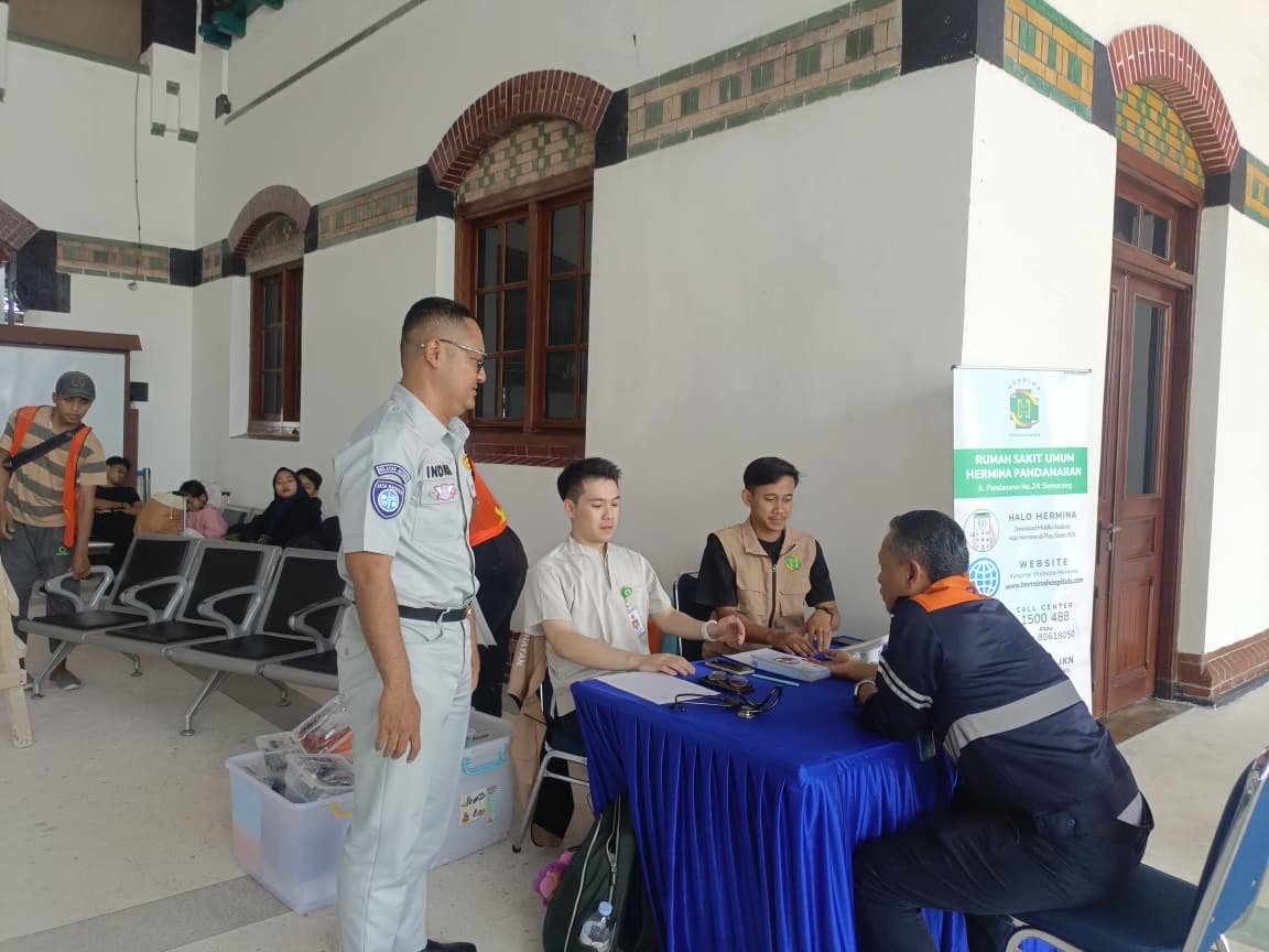 Kawal Arus Balik Sehat: Jasa Raharja Semarang dan RS Hermina Pandanaran Gelar Pengobatan Gratis di Stasiun Tawang