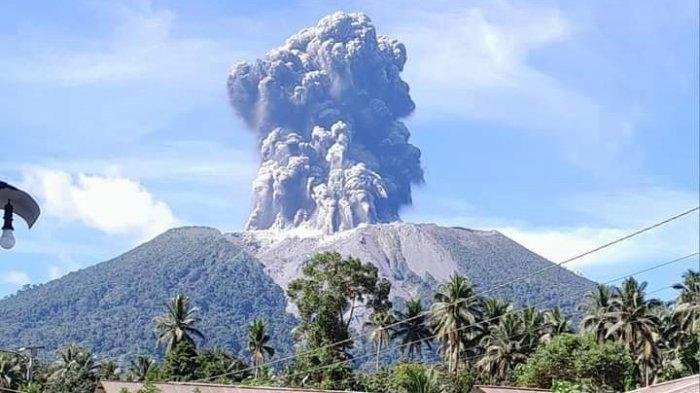 Erupsi Gunung Ibu, PVMBG: Warga Dilarang Beraktivitas dalam Radius 2 Km