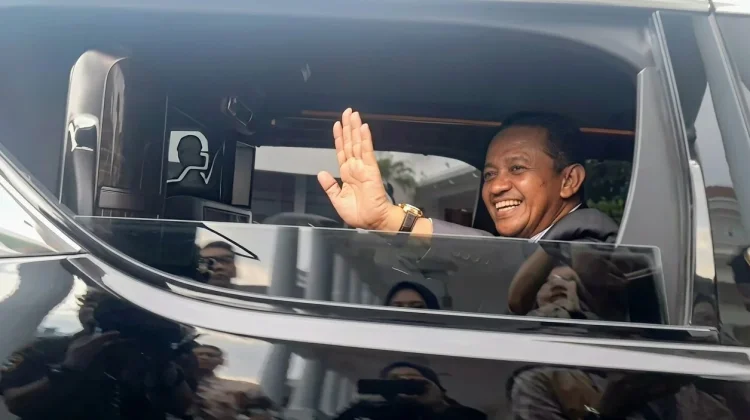 Bahlil Targetkan Konversi PLTD ke PLTS Dimulai Lebaran 2026 demi Energi Bersih