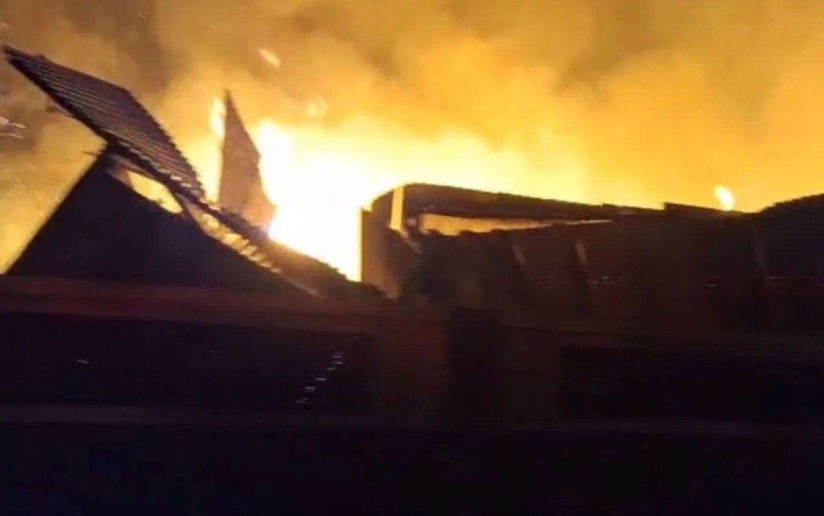 Kebakaran Gudang di Cakung, 80 Personel Gulkarmat Jaktim Diterjunkan ke Lokasi