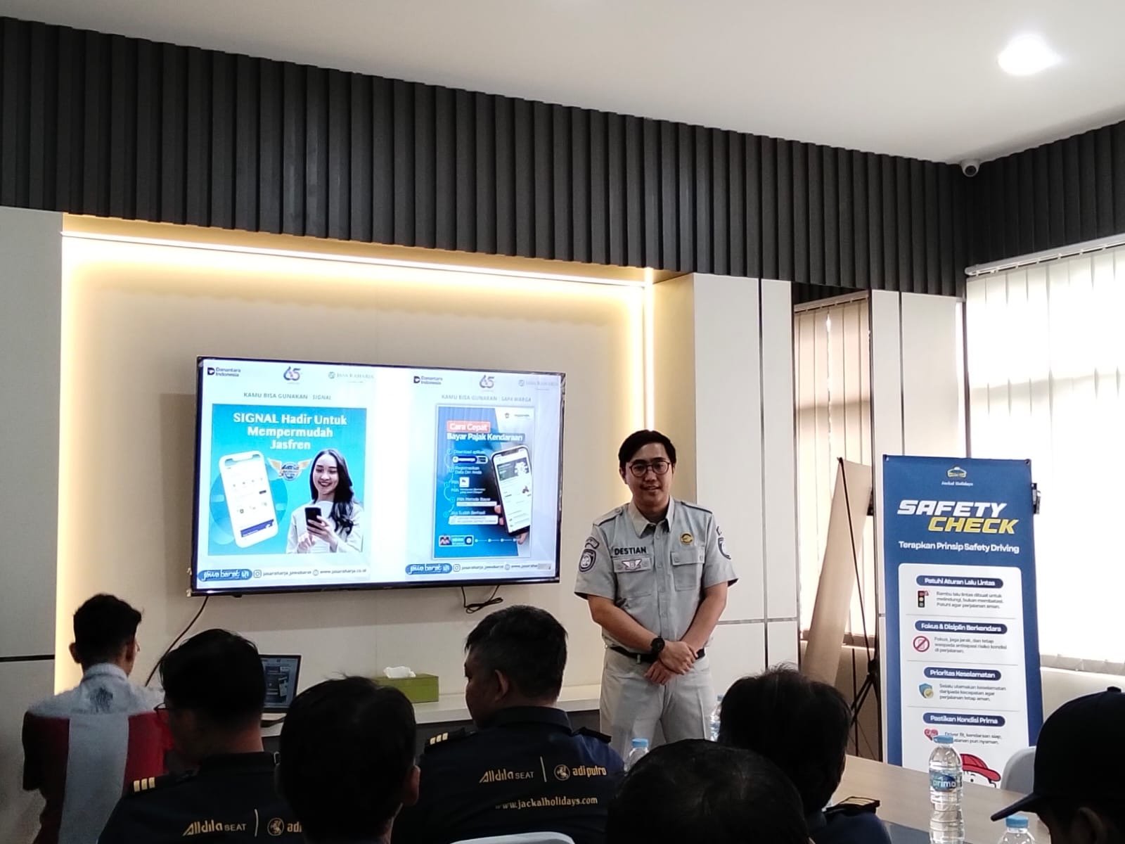 Jasa Raharja Jabar Gelar PPGD dan Sosialisasi bagi Driver Jackal Holidays Shuttle Dipatiukur