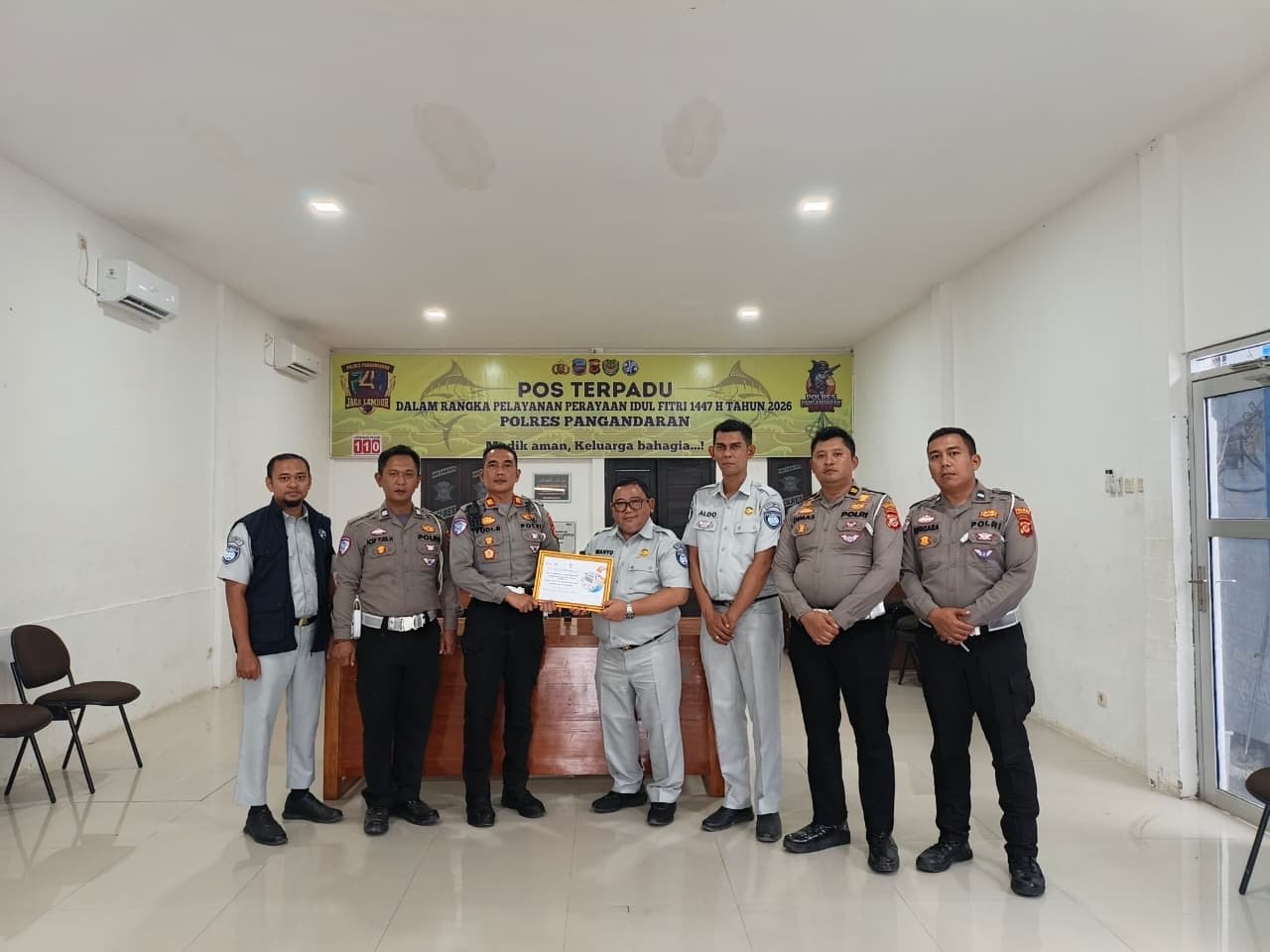 PT Jasa Raharja Berikan Apresiasi kepada Pos Pelayanan Terpadu Bundaran Merlin Polres Pangandaran Raih Juara 2 Pos Terbaik