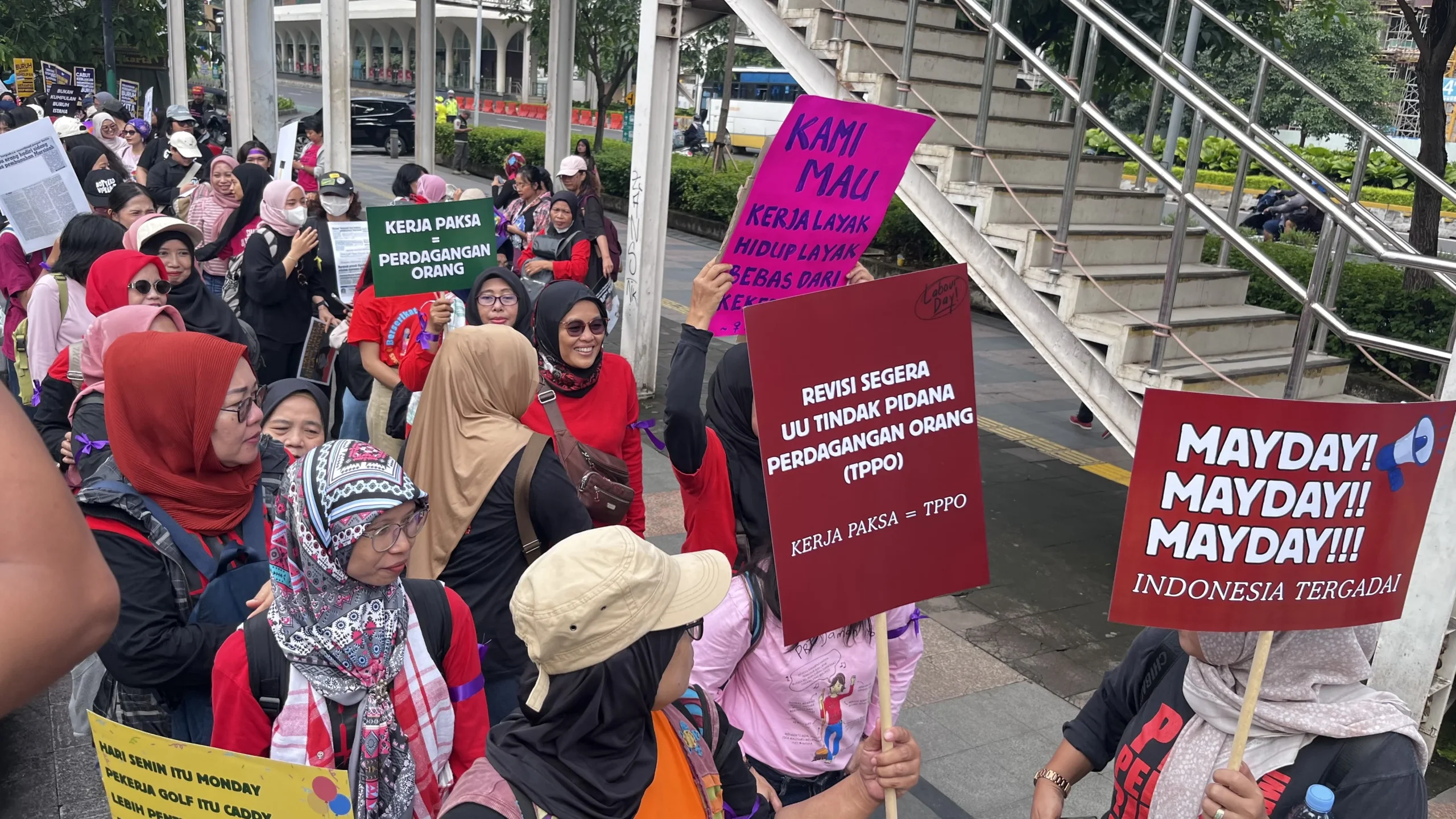 Suasana May Day Jakarta, Aliansi Perempuan Indonesia Turun ke Jalan Gelar Aksi Damai