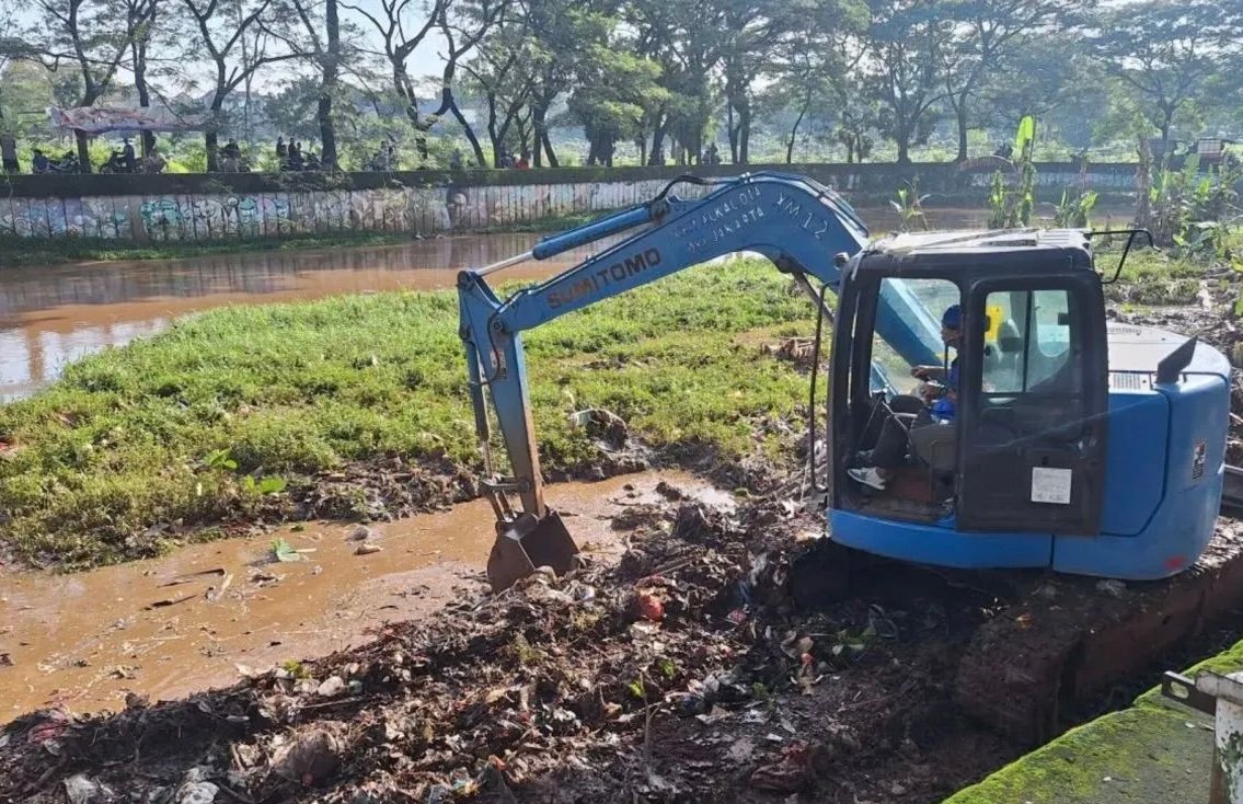 SDA Jakarta Selatan Normalisasi Kali Grogol Atasi Genangan Sinabung