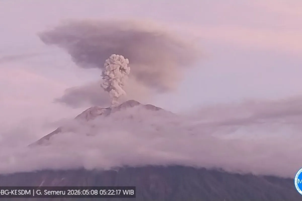 Gunung Semeru Kembali Erupsi, Tinggi Letusan 1,2 Km dan Tercatat 5 Kali Aktivitas