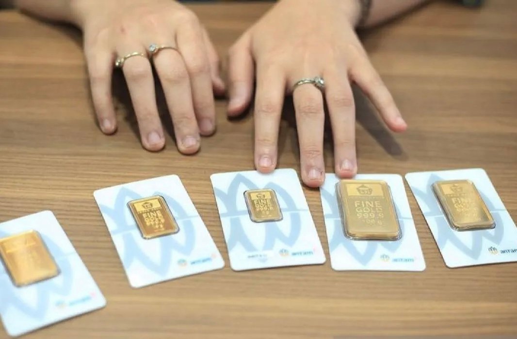 Harga Emas Antam Sabtu Ini Merosot ke Rp2,769 Juta per Gram