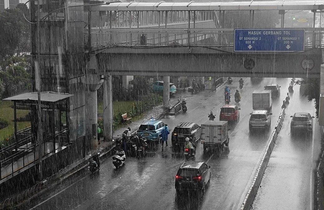 Sedia Payung! DKI Jakarta Diprediksi Hujan Sabtu Siang sampai Sore Hari