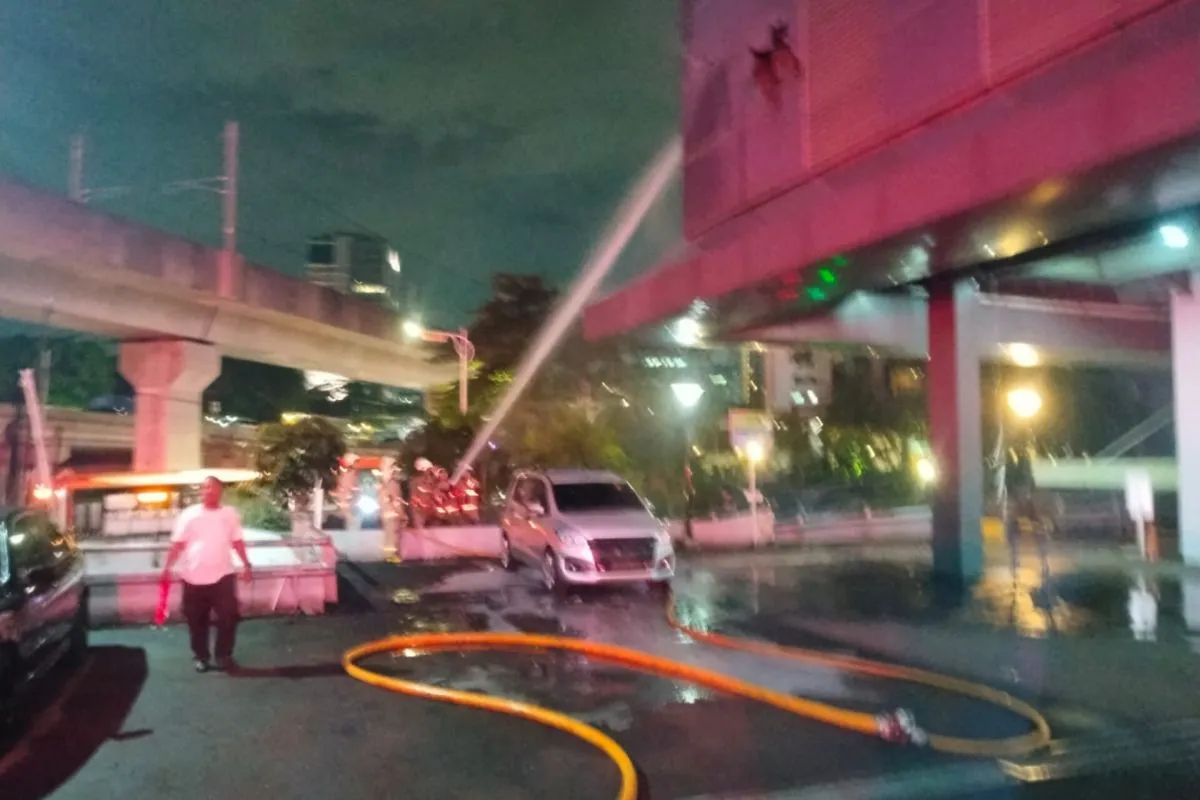 Kebakaran Kedai Kopi di Poins Square Mall, 54 Personel Damkar Baku Hantam dengan Api