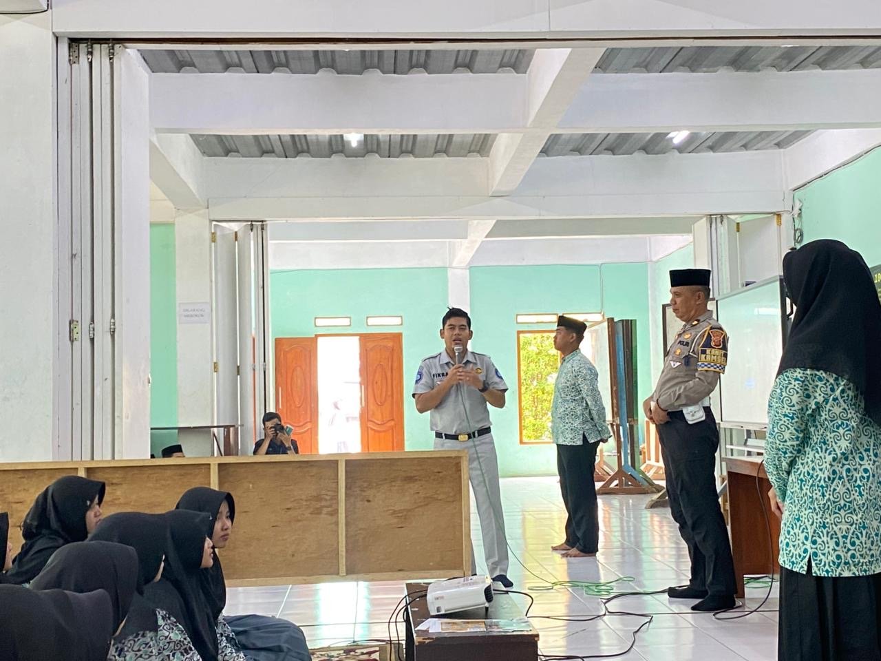 Jasa Raharja Sukabumi dan Polres Sukabumi Kota Tingkatkan Kesadaran Keselamatan Berlalu Lintas Melalui Program PPKL di SMK Azzainiyah