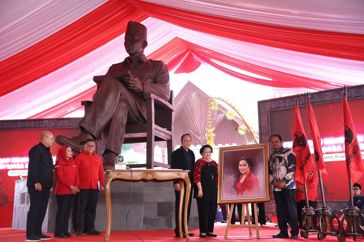 Megawati Soekarnoputri Resmikan Renovasi Istana Gebang serta Patung Bung Karno