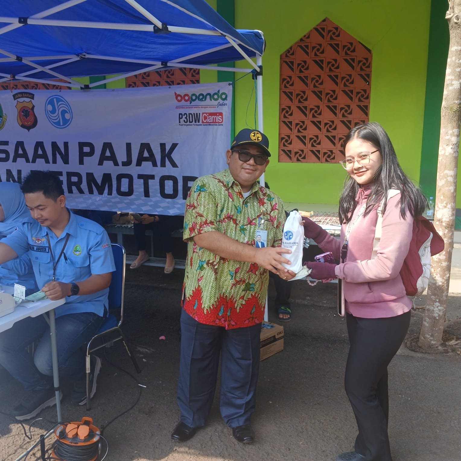Jasa Raharja Bersama Tim Pembina Samsat Kabupaten Ciamis Gelar Operasi Gabungan dan Berikan Apresiasi kepada Wajib Pajak Taat