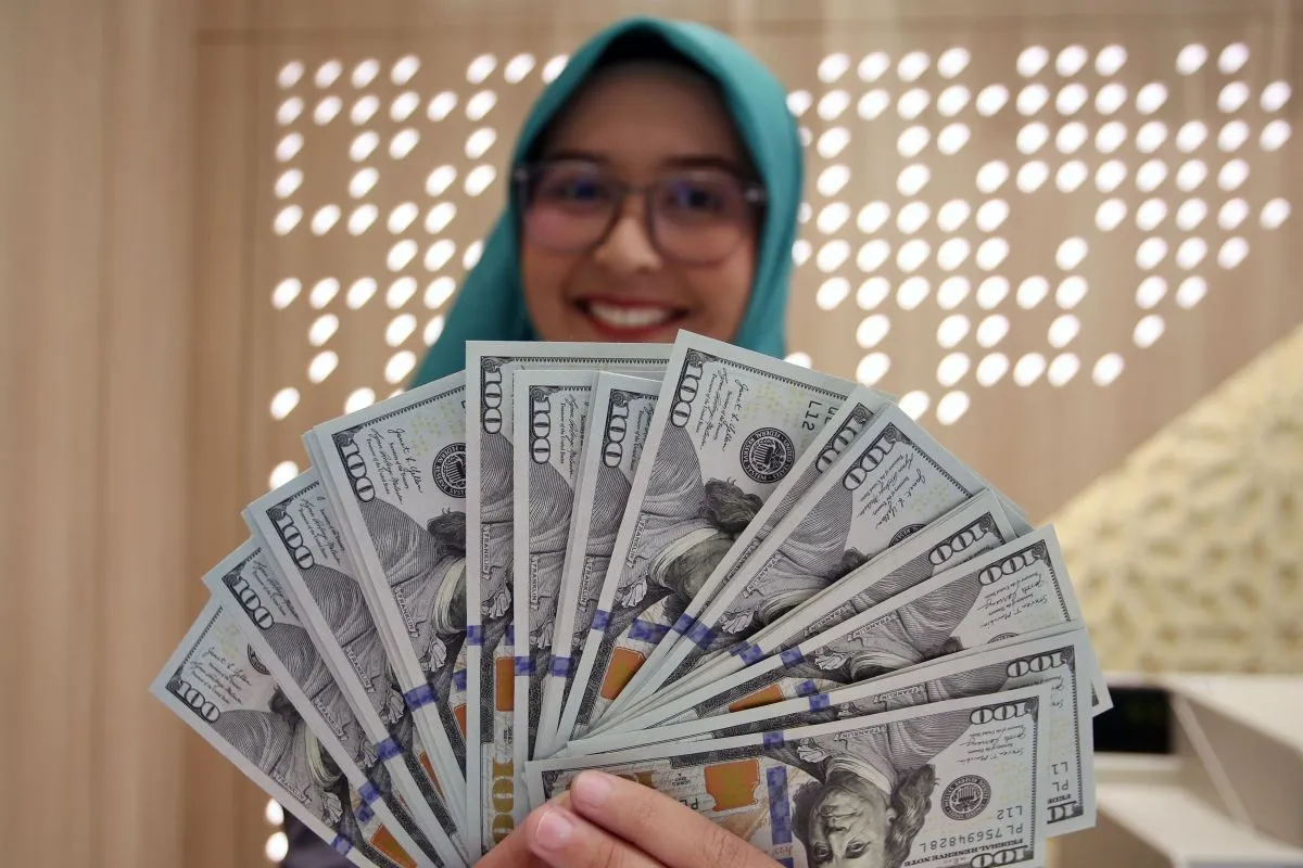 Rupiah Terkoreksi, Tekanan Capital Outflow Masih Menghantui Pasar Keuangan