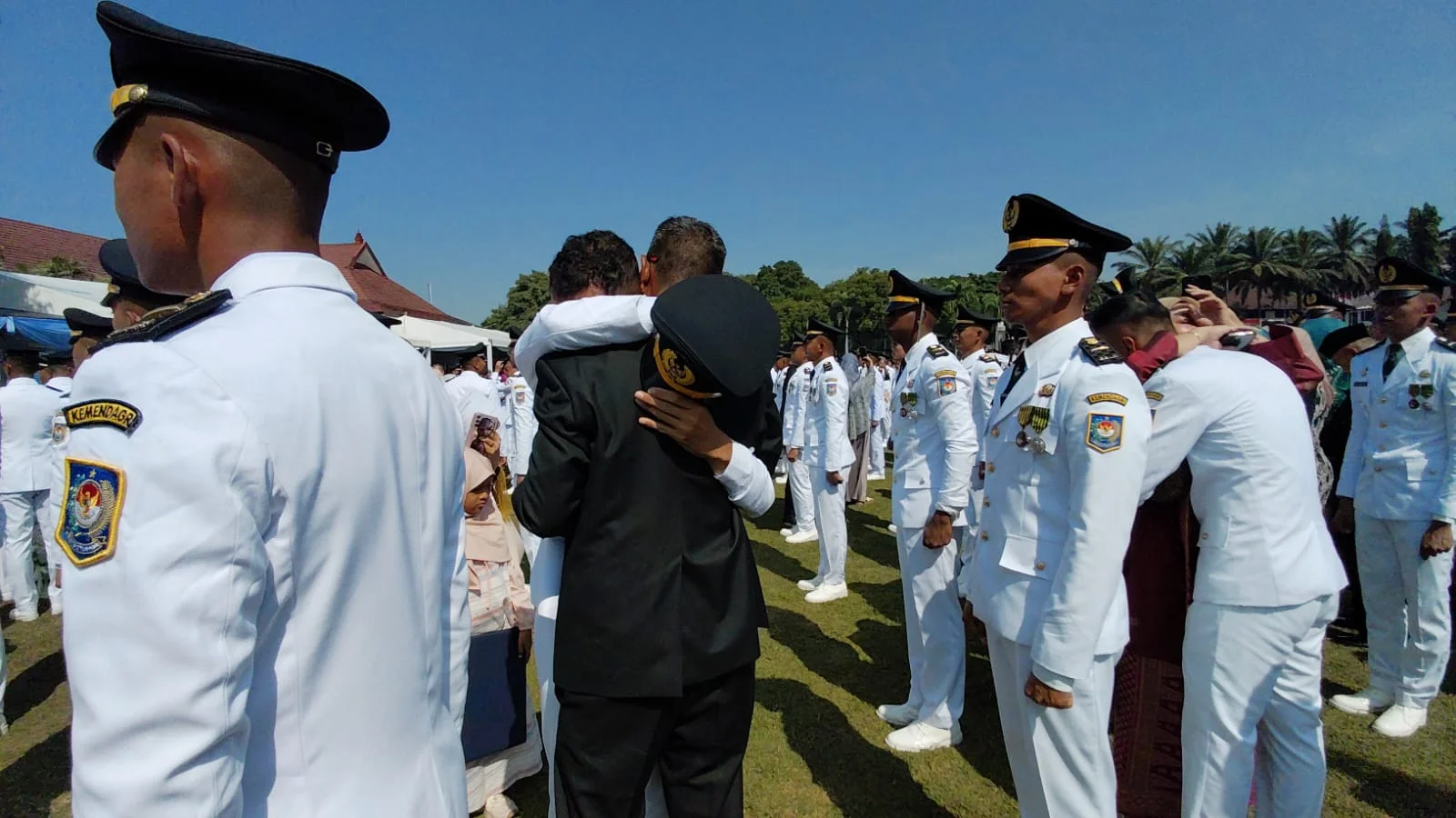 Momen Haru Pelantikan Pamong Praja Muda IPDN, Wujudkan Pengabdian bagi Masyarakat