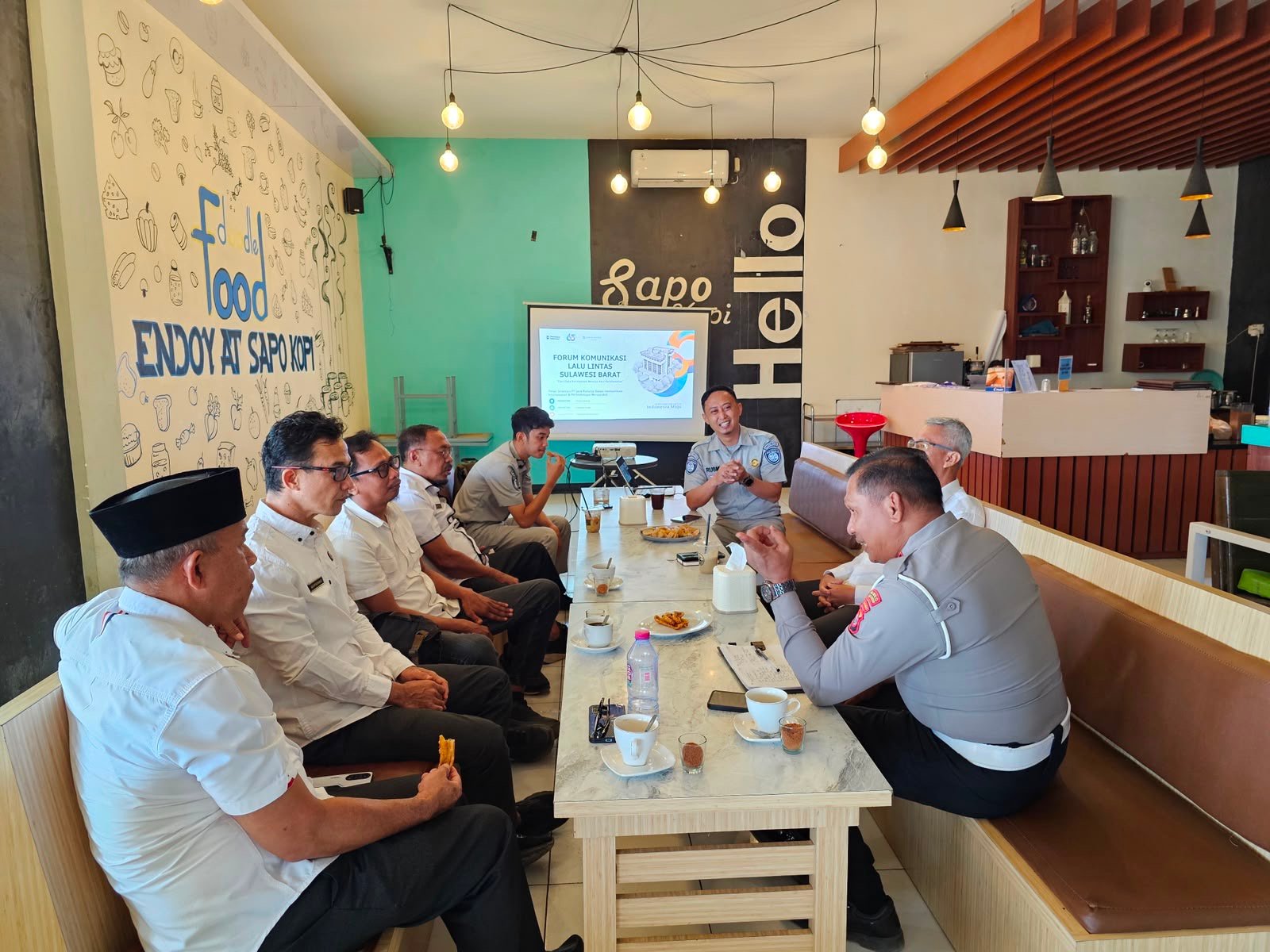 Jasa Raharja Cabang Mamuju Gelar Forum Komunikasi Lalu Lintas (FKLL) di Mamuju Tengah, Perkuat Sinergi Lima Pilar Keselamatan Lalu Lintas Jasa Raharja Cabang Mamuju Gelar Forum Komunikasi Lalu Lintas (FKLL) di Mamuju Tengah, Perkuat Sinergi Lima Pilar Keselamatan Lalu Lintas