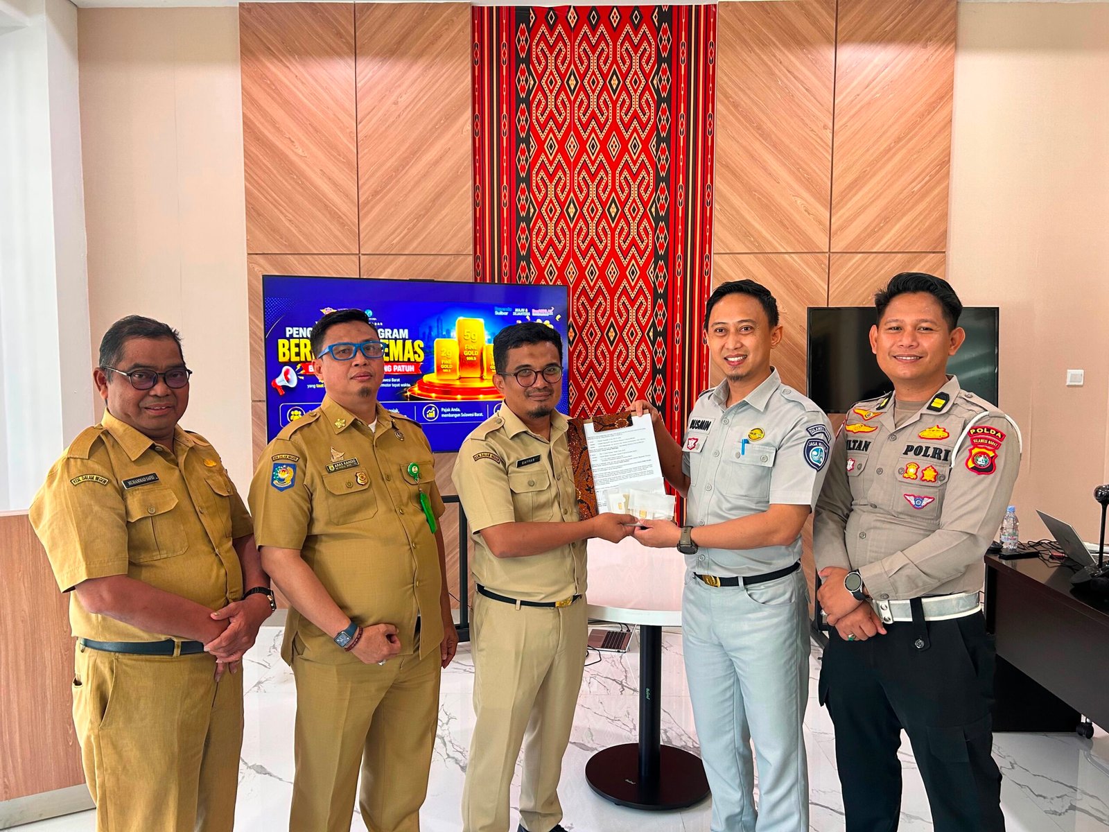 Jasa Raharja Cabang Mamuju Melaksanakan pengundian Hadiah Emas bagi Wajib Pajak yang Patuh