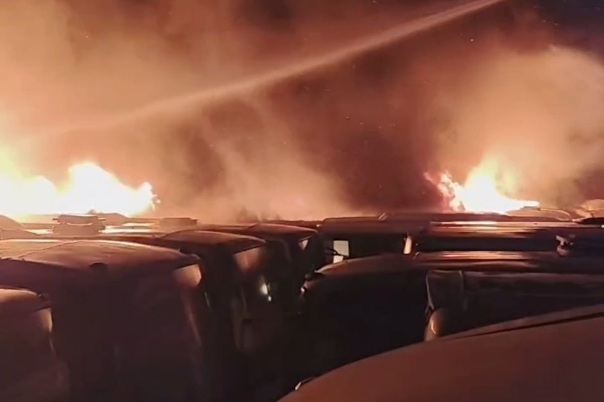 Pool Bus Sinar Jaya di Bekasi Kebakaran, 50 Bus Hangus Terbakar 5 Jam