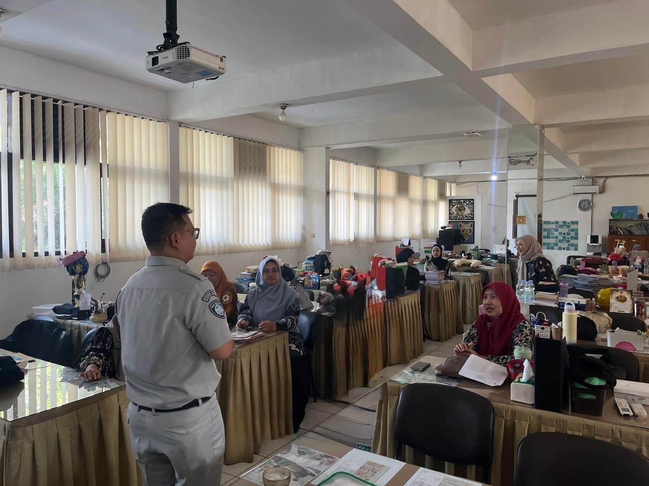 PT Jasa Raharja Jawa Barat Tanamkan Kesadaran Keselamatan Berlalu Lintas melalui Safety Campaign dan PPKL di SMAN 3 Cimahi