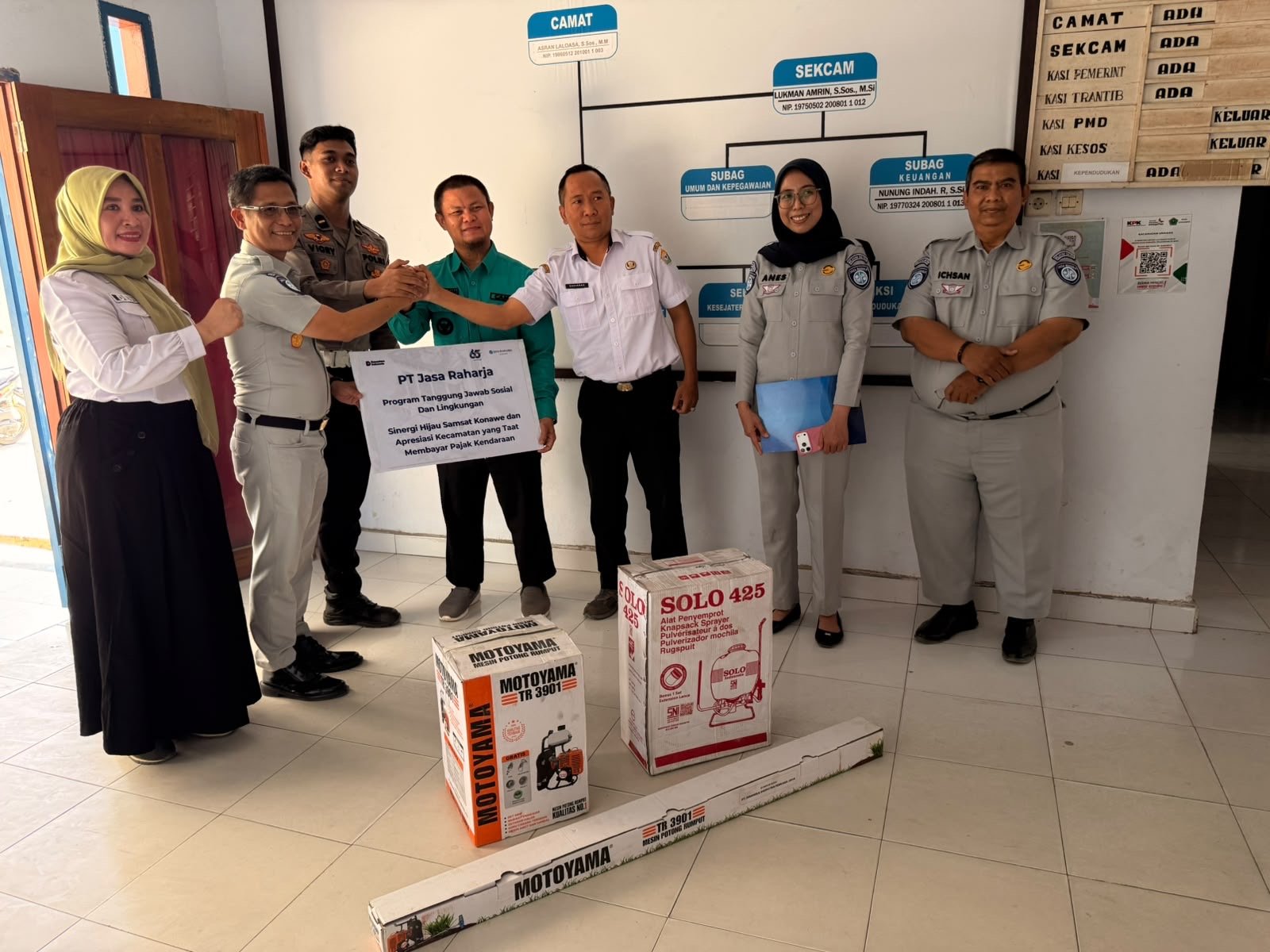 Sinergi Hijau Jasa Raharja dan Samsat Konawe, Salurkan Alat Kebersihan untuk Kecamatan Taat Bayar Pajak Sinergi Hijau Jasa Raharja dan Samsat Konawe, Salurkan Alat Kebersihan untuk Kecamatan Taat Bayar Pajak