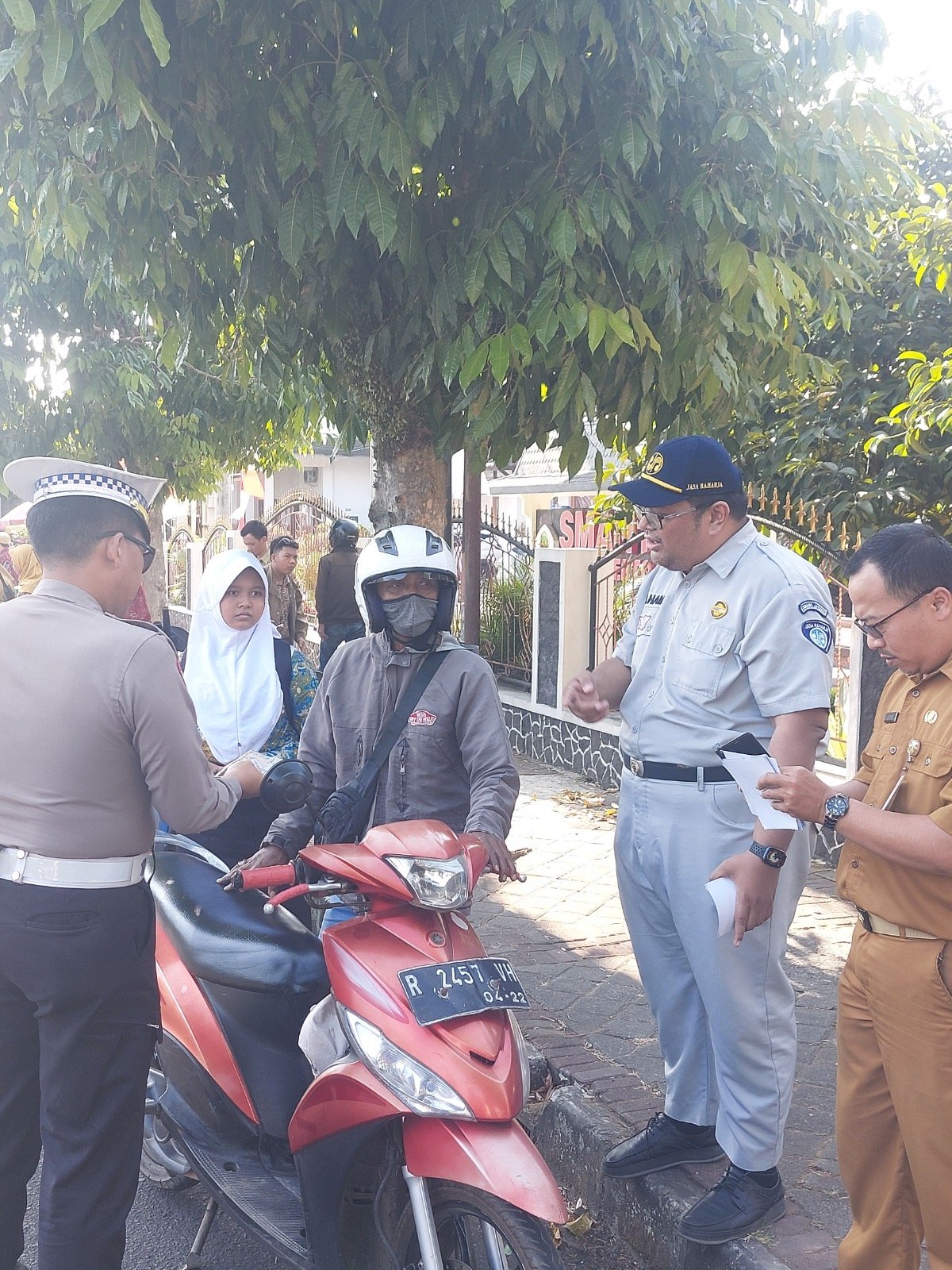 Jasa Raharja Purwokerto Bersama Tim Pembina Samsat Gelar Operasi Gabungan, Dorong Tertib Berkendara dan Patuh Pajak Jasa Raharja Purwokerto Bersama Tim Pembina Samsat Gelar Operasi Gabungan, Dorong Tertib Berkendara dan Patuh Pajak