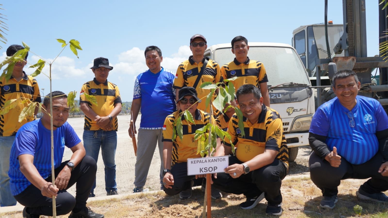 Jasa Raharja Kantor Wilayah Sulawesi Tenggara Salurkan Bantuan Bibit Tanaman untuk Penghijauan di Pelabuhan Bungkutoko Jasa Raharja Kantor Wilayah Sulawesi Tenggara Salurkan Bantuan Bibit Tanaman untuk Penghijauan di Pelabuhan Bungkutoko
