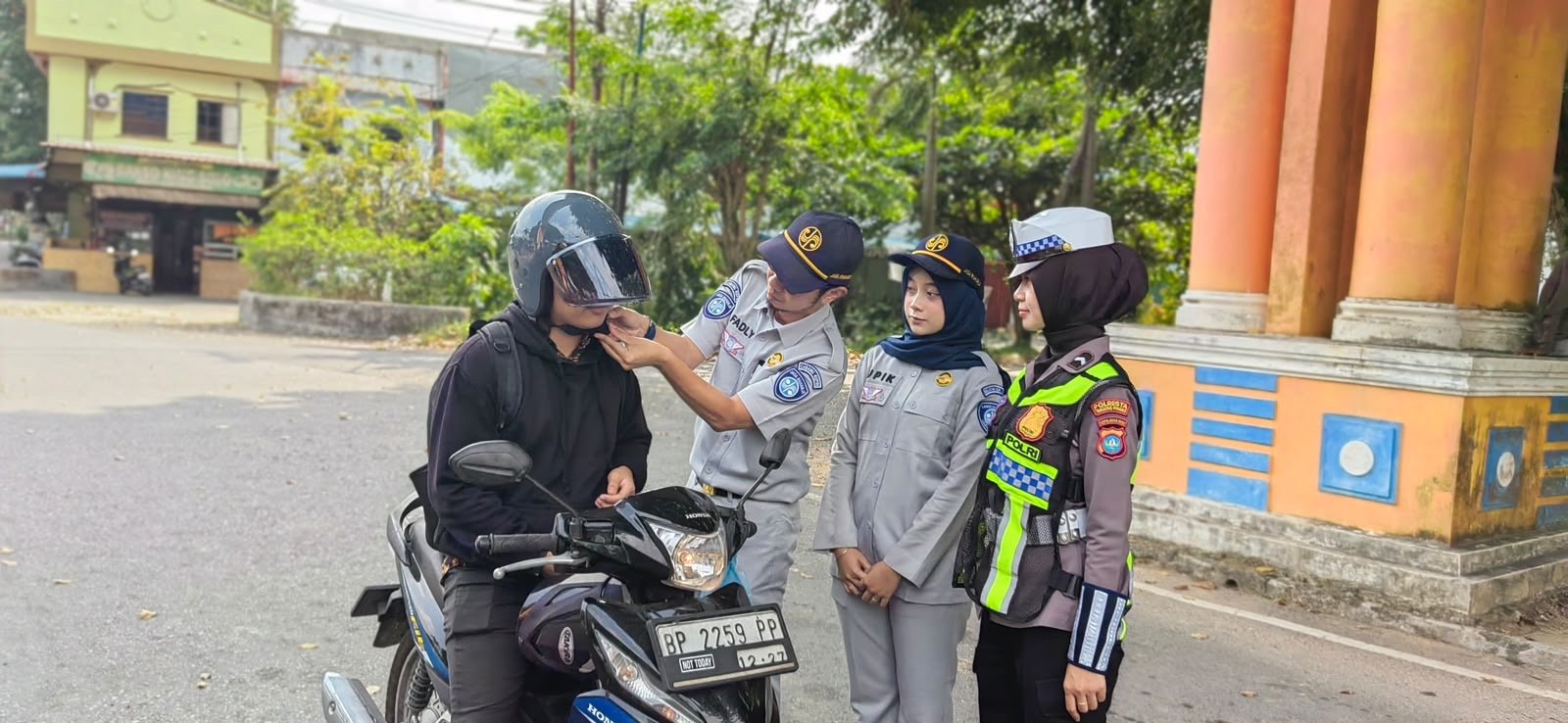 Jasa Raharja dan Satlantas Polresta Tanjung Pinang Gelar Kegiatan JASfren Peduli Keselamatan dalam Rangka Hari Pelanggan Nasional 2026 di Simpang Lampu Merah Bintan Center, Tanjungpinang
