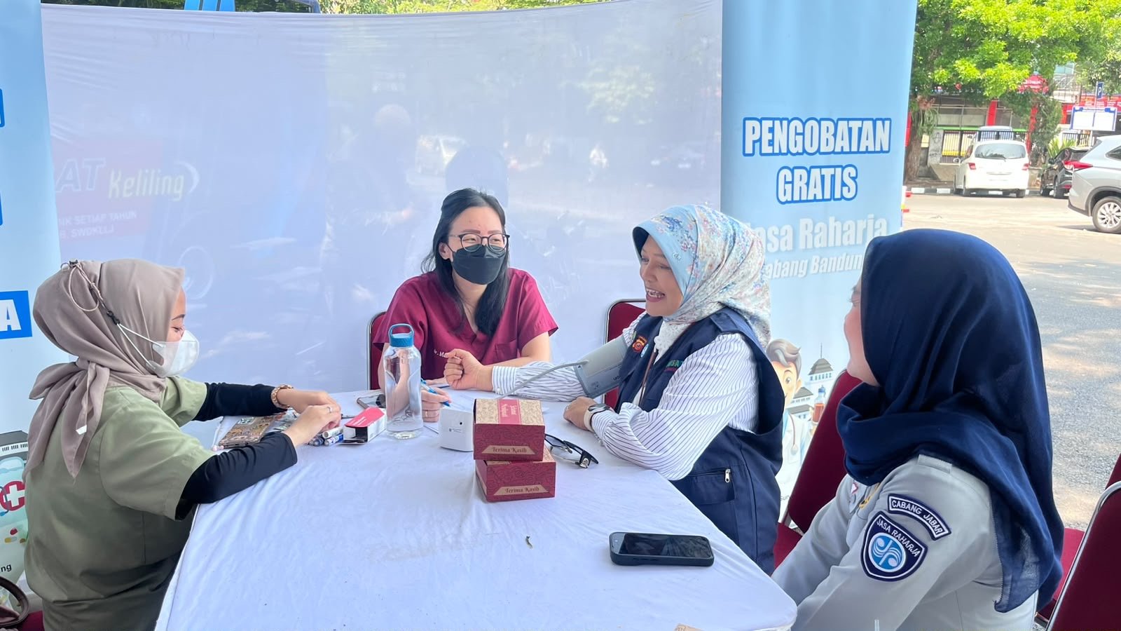 Jasa Raharja Bandung Hadirkan Layanan Kesehatan Gratis dan Kampanye Keselamatan Berlalu Lintas di Operasi Gabungan PKB dan SW Samsat Kawaluyaan