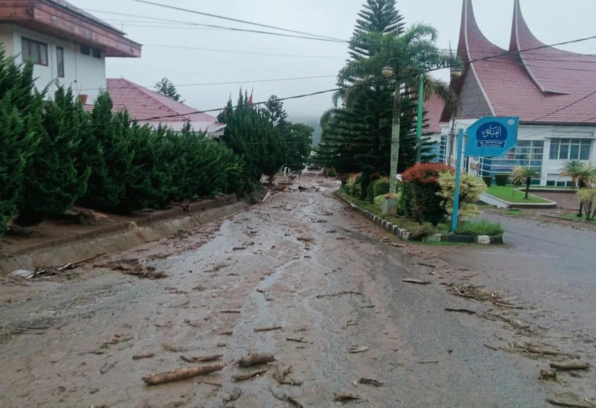 Solok Sumbar Diterjang Banjir Bandang, Ratusan Warga Kena Dampak