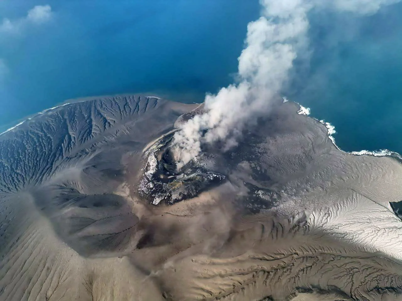 Gunung Anak Krakatau Tetap Siaga III Meski Erupsi Berhenti Gunung Anak Krakatau Tetap Siaga III Meski Erupsi Berhenti
