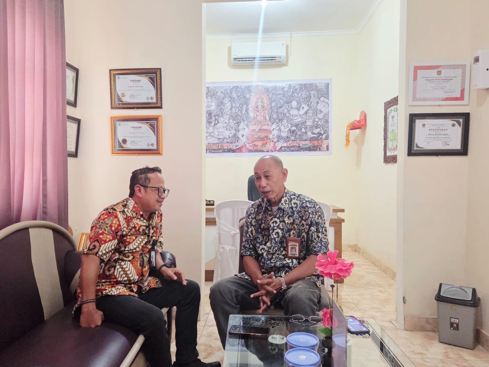 Mencari Cara Lebih Dekat dengan Wajib Pajak, Jasa Raharja Gandeng Desa Nyuhtebel Mencari Cara Lebih Dekat dengan Wajib Pajak, Jasa Raharja Gandeng Desa Nyuhtebel