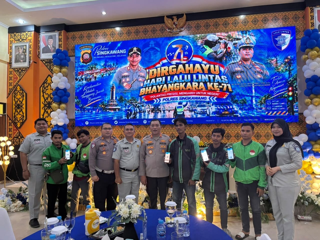 Perkuat Keselamatan Pengemudi Ojol, Jasa Raharja dan Polres Singkawang Sosialisasikan Aplikasi My Jasfren di Hari Lalu Lintas Bhayangkara ke-71 Perkuat Keselamatan Pengemudi Ojol, Jasa Raharja dan Polres Singkawang Sosialisasikan Aplikasi My Jasfren di Hari Lalu Lintas Bhayangkara ke-71