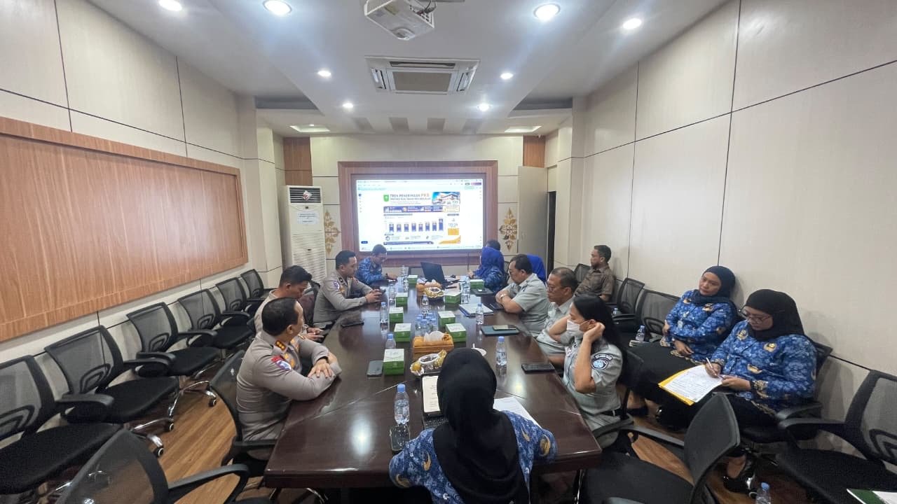 Tim Pembina Samsat Provinsi Riau Rapat Evaluasi Pelaksanaan Pemutihan Pajak Kendaraan Bermotor Tim Pembina Samsat Provinsi Riau Rapat Evaluasi Pelaksanaan Pemutihan Pajak Kendaraan Bermotor