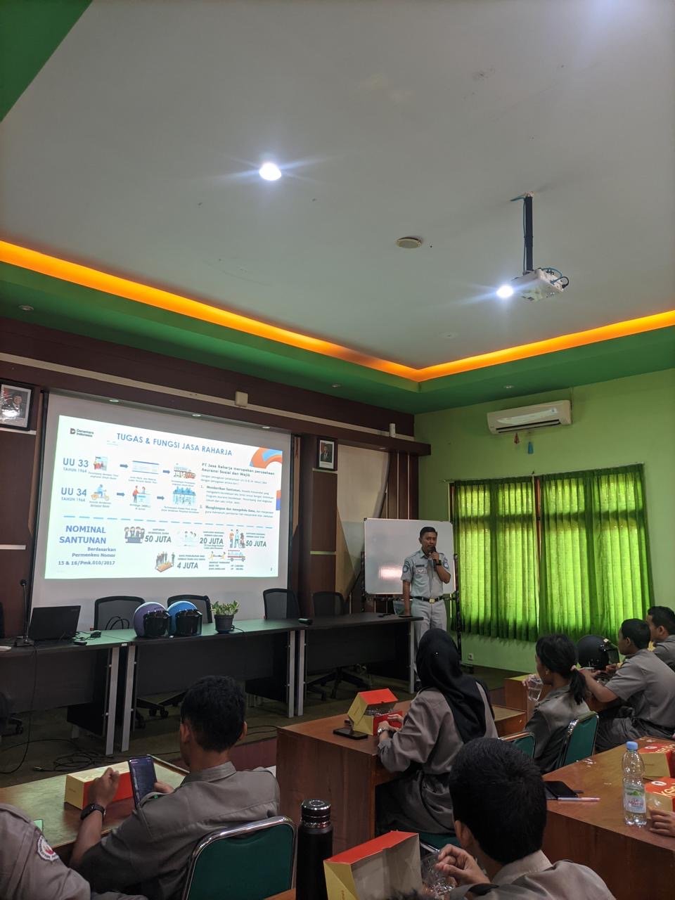 Jasa Raharja Sosialisasikan Keselamatan Berlalu Lintas di SMK Negeri 2 Depok Sleman