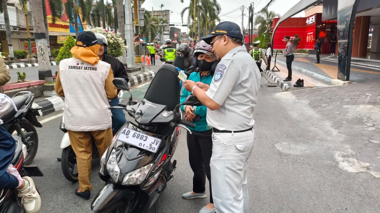 Satlantas Polresta Klaten bersama Tim Pembina Samsat Perkuat Ketertiban Berlalu Lintas dan Sosialisasikan Jateng Bebas Denda