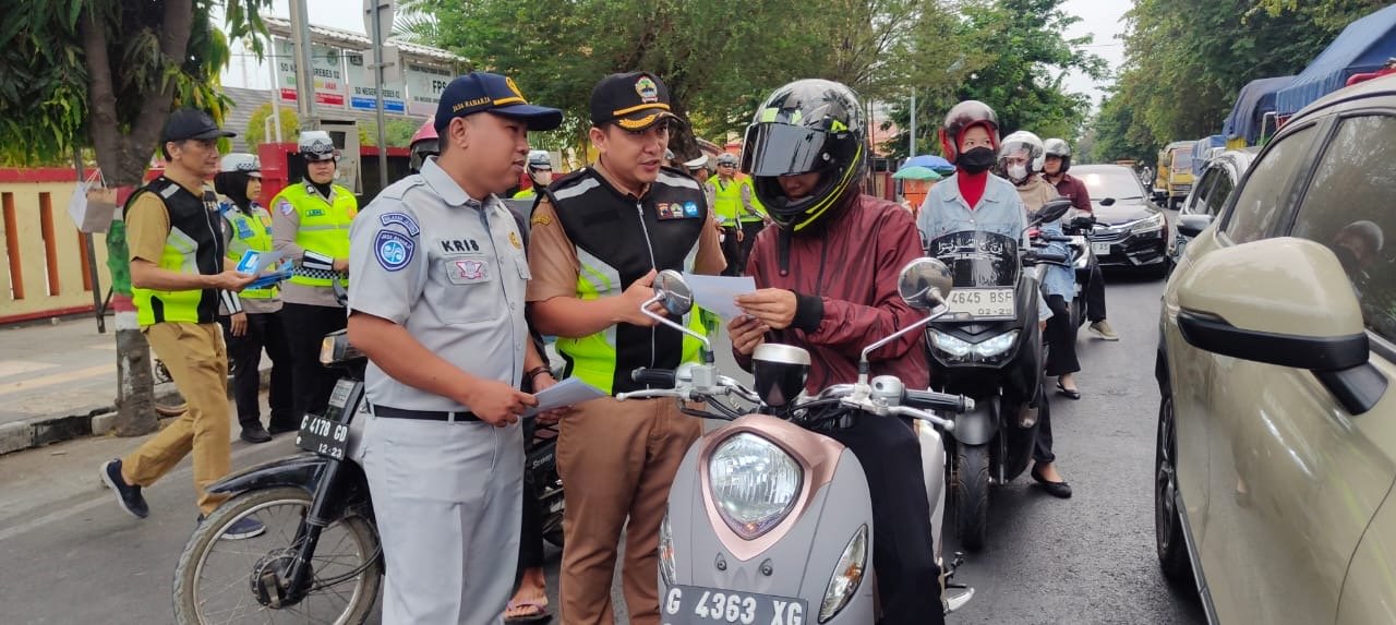 Jasa Raharja Pekalongan Perkuat Edukasi Keselamatan dan Kepatuhan Kendaraan melalui Operasi Patuh Candi di Brebes