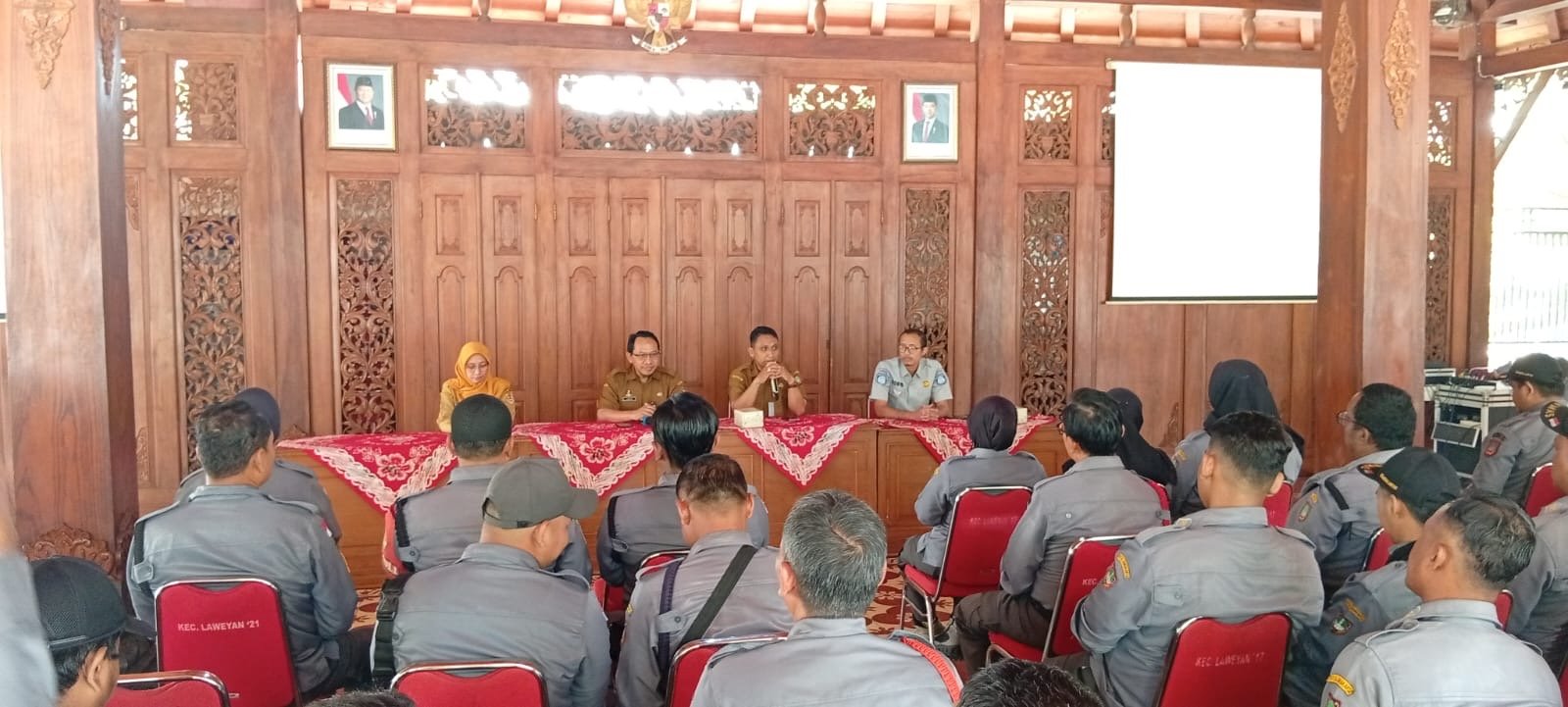Tim Pembina Samsat Surakarta Perkuat Kolaborasi Sengkuyung bersama Linmas Kecamatan Laweyan Tim Pembina Samsat Surakarta Perkuat Kolaborasi Sengkuyung bersama Linmas Kecamatan Laweyan